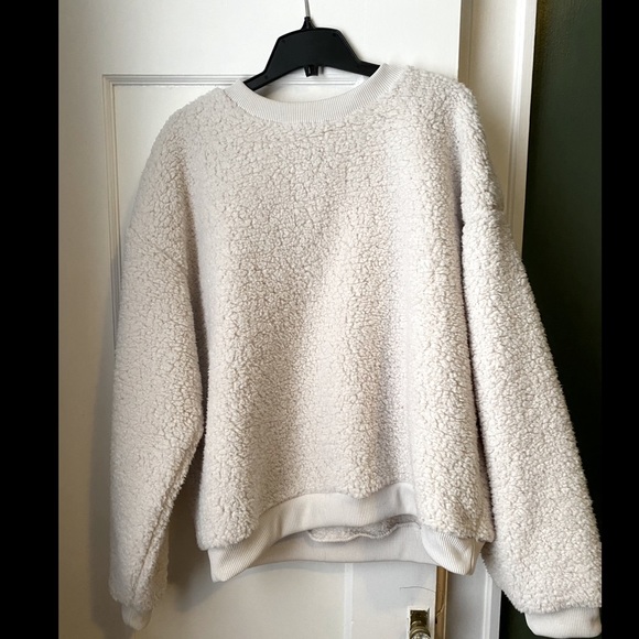 American eagle fuzzy sherpa crew neck. - Picture 1 of 2